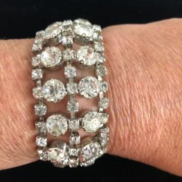 Vintage Rhinestone Bracelet and Clip On Earring Set - Picture 9 of 10